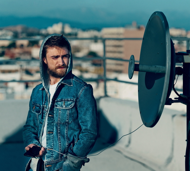 bokeh, dzhinsovka, hood, actor, beard, 2K, Vogue, satellite dish, Daniel Radcliffe, Norman Jean Roy, jacket, roof