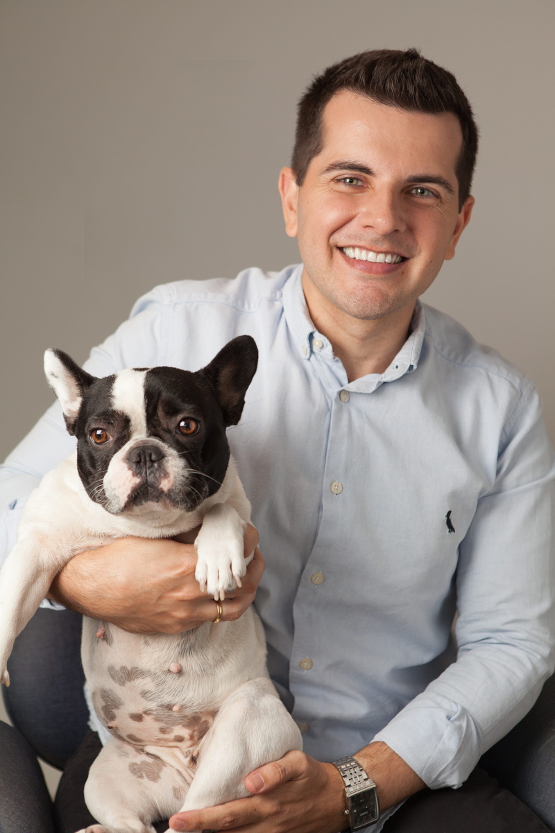 pets, color, pet, french bulldog, emotion, bulldog, business, enterpreuner, eyes, men, dog, real people, shirt, holding, happiness, man, domestic, animal