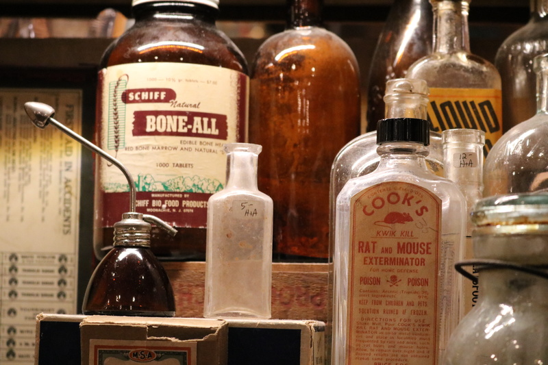 beer bottle, milk, choice, label, lab, antique, 5K, herbal medicine, drink, beverage, beer, pub, china cabinet, science, alcohol, obsolete, medicine chest