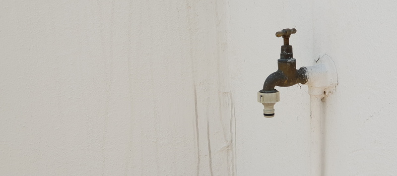metal, protection, built structure, copy space, 4K, beverage, water pipe, white color, cylinder, barrel, room, faucet, indoors, shower, no people, bathroom