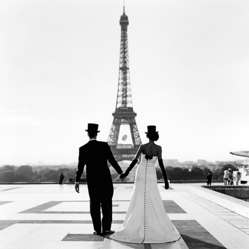 eiffel Tower, adult, outdoors, eiffel, black And White, males, females, 720P, people, tourist, travel Destinations, day, standing, parish, tourism, europe