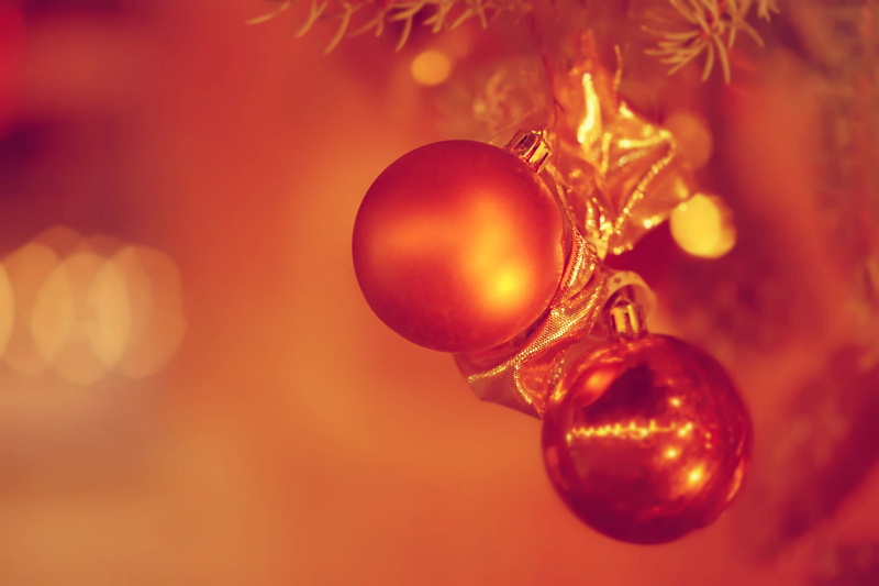 sphere, christmas tree, focus on foreground, underwater, postcard, holiday, christmas, celebration, seasonal, sea, nature, decorative, winter, trinkets