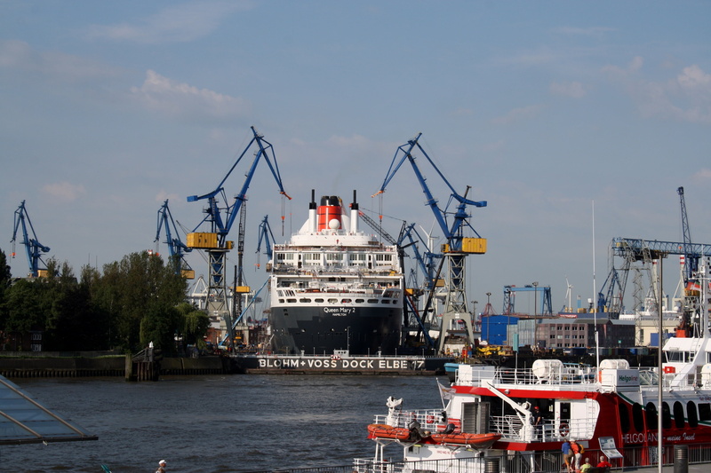 pier, cruise, outdoors, machinery, nature, harbour cruise, built structure, architecture, no people, queen mary 2, shipping, hamburg, shipyard, harbour cranes