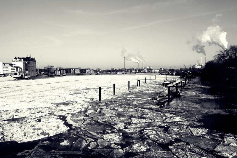 rothenburgsort, winter, b w, black and white photography, elbe, cloud - sky, day, environmental issues, building, water, sky, no people, snow, hamburgensien