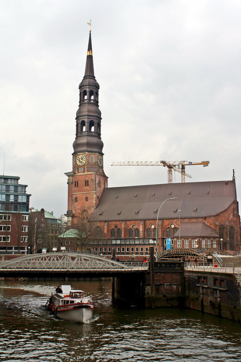 rainy weather, nostalgia, passenger craft, built structure, 4K, fleet, building, nature, spire, tower, building exterior, barge, water, architecture, outdoors