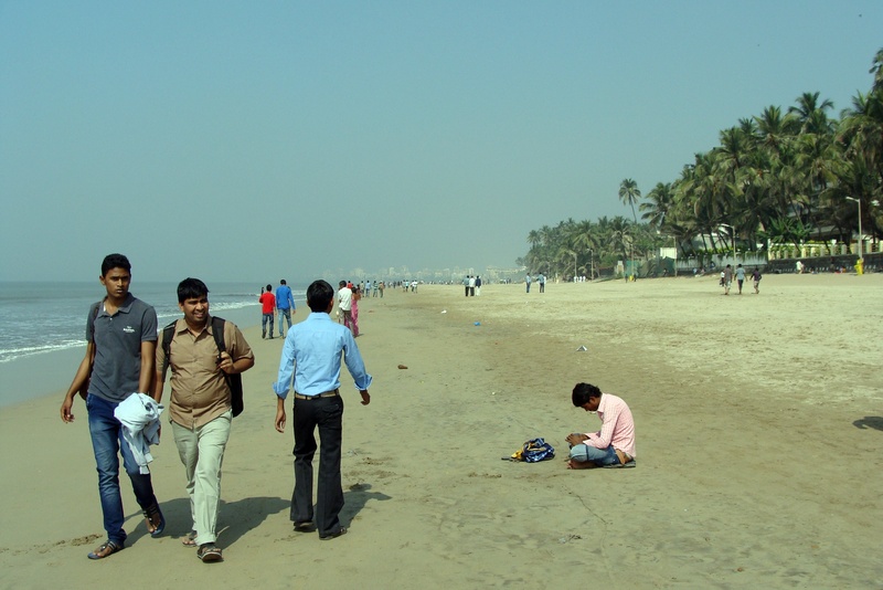 full length, casual clothing, day, group of people, sand, people, juhu, beach, mumbai, water, 2K, leisure activity, land, women, real people, tree, clear sky