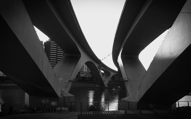 river, bridge - man made structure, day, nature, road, bitan, bridge, 4K, monochrome, built structure, black and white, architecture, below, reflection