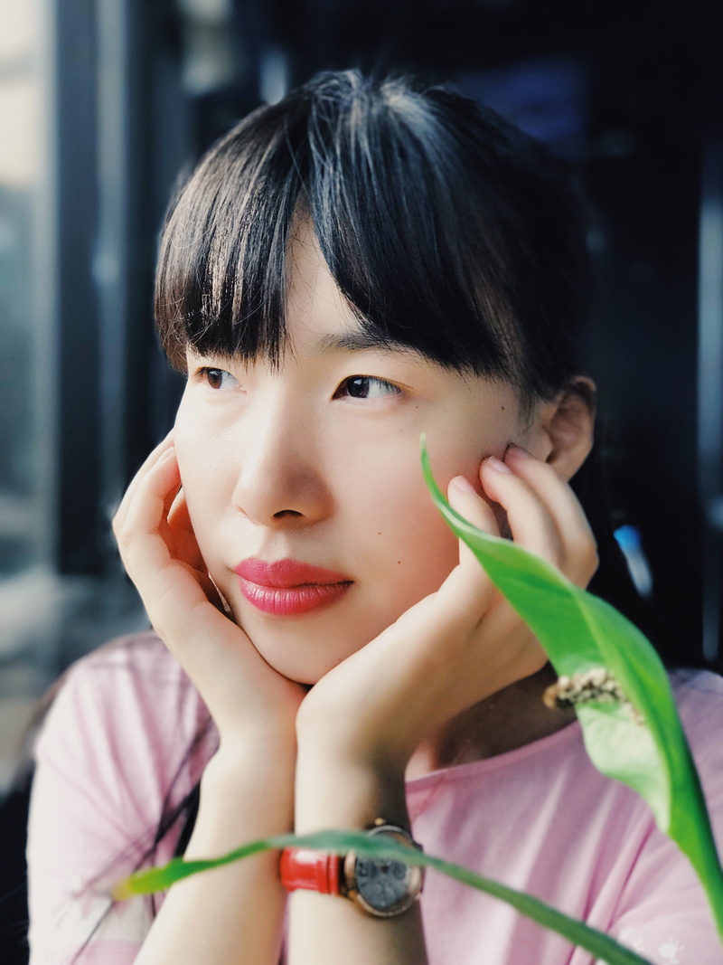 leisure activity, hairstyle, youth, close-up, portrait, arm, girls, plant, focus, scoop, face, 4K, headshot, women, bangs, neck, shirt, asian, selective