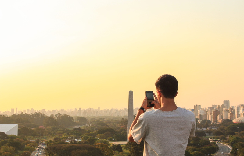 built structure, photo, view, 5K, man, sao paulo, architecture, photography themes, rear view, sky, outdoors, predios, cellphone, cityscape, cell, mobile phone
