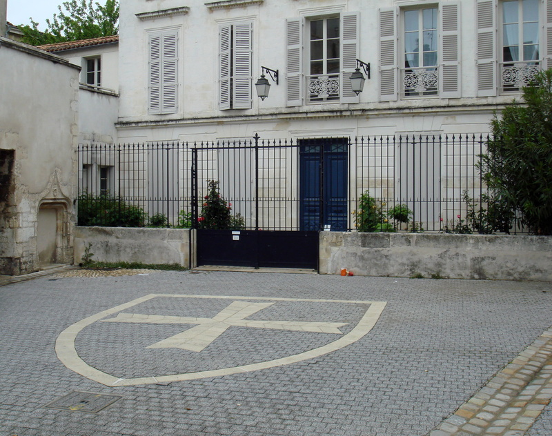 rochelle, nature, transportation, photos, la, public domain, building Exterior, entrance, plant, no people, outdoors, empty, cross, city, France, de, 2K