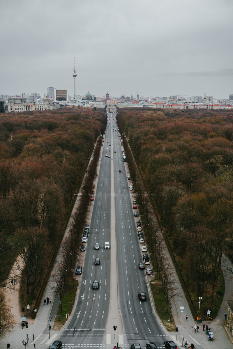 tarmac, car, mode of transportation, multiple lane highway, siegessäule, human, bridge, photography, road, direction, transportation, 8K, person, sky
