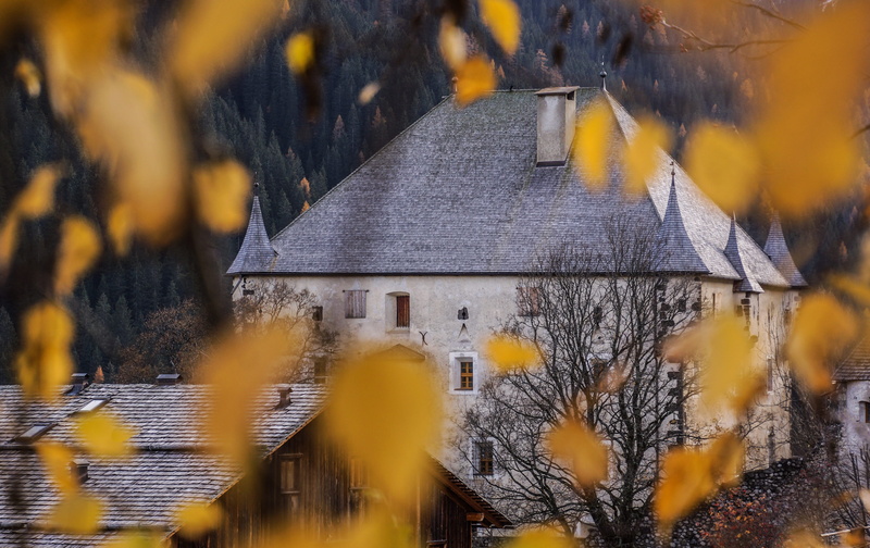 construction, torre, yellow, middle ages, snow, water, beauty in nature, architecture, tree, change, nature, autumn, built structure, cold temperature
