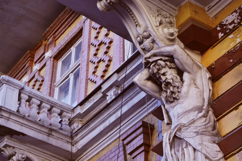 built structure, art and craft, building exterior, ancient, statue, carving - craft product, male likeness, government, antique, men, architecture, representation