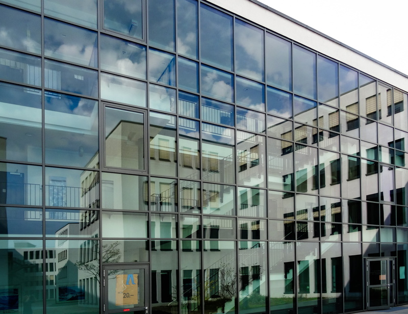 glass front, sky, light, reflection, 4K, mirroring, low angle view, full frame, office building, built structure, hauswand, nature, office building exterior
