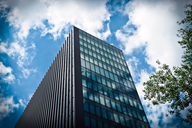 cloud - sky, glass - Material, glazing, nature, day, blue, low angle view, architecture, urban Scene, business, 4K, tall - high, office Building, modern