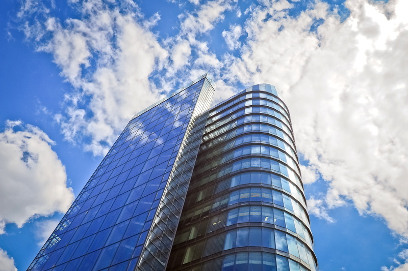 steel, building Exterior, outdoors, düsseldorf, from the bottom, low angle shot, city, low angle view, city Life, structure, perspective, light, illuminated