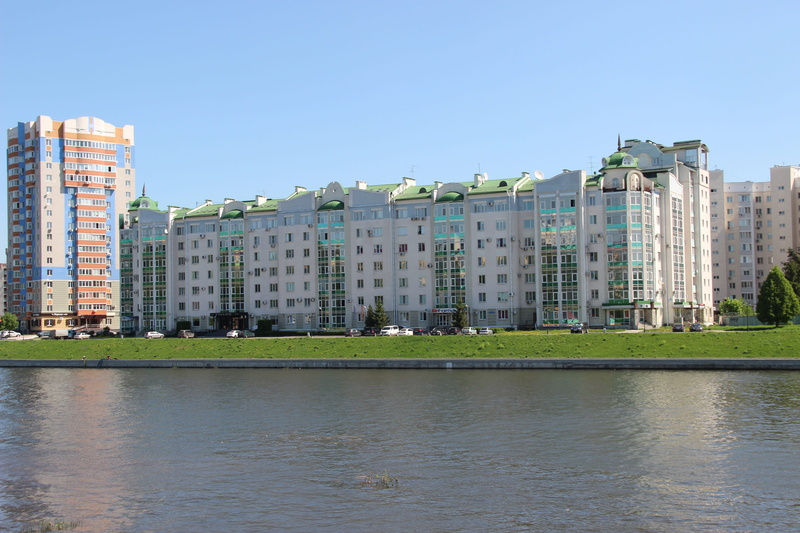 grass, stroll, 5K, building exterior, city, russia, outdoors, river, consumerism, built structure, multistory building, sky, blue, nature, oka, residential district