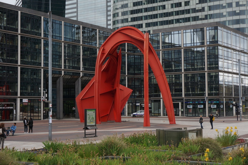 staircase, sculpture, metal, building exterior, office, La Défense, 1080P, real people, incidental people, modern, outdoors, glass - material, nature
