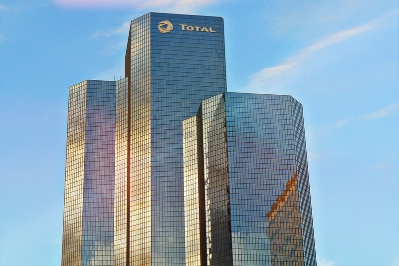 office, facade, structures, skyscrapers, no people, built structure, city, building exterior, skyscraper, reflection, sky, financial district, low angle view
