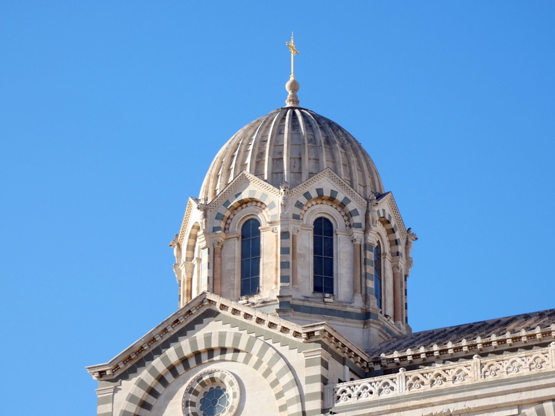religion, clock, built structure, travel destinations, architecture, building, basilica, outdoors, place of worship, day, building exterior, nature, no people
