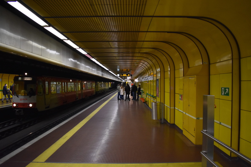 modern, walking, ceiling, lifestyles, ubahn, direction, bonn, men, architecture, flooring, light, 5K, station, germany, public transport, indoors, train