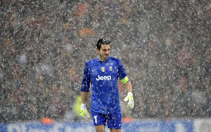 day, front view, standing, rain, motion, warm clothing, snowing, outdoors, Gianluigi Buffon, hood - clothing, snowflake, Juventus, teenager, cold temperature