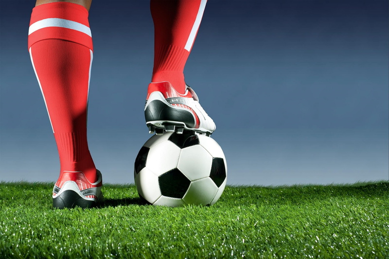 soccer player, soccer, human body part, human limb, low section, human leg, lifestyles, shoe, sports clothing, sport, sports equipment, football desktop