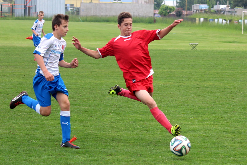 match, athlete, outdoors, mettle, run, skill, clash of the, competition, football, soccer uniform, footballer, sports clothing, playing, course, soccer