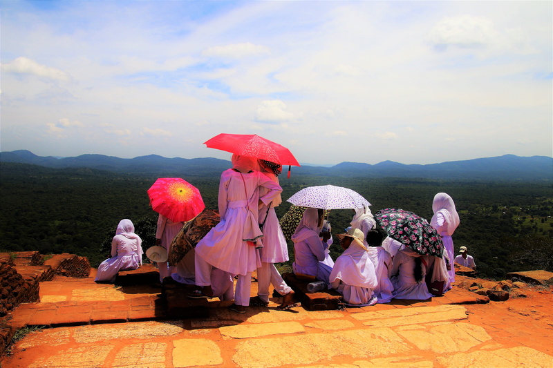 religion, sit, water, panoramic, group of people, 5K, scarves, mountain, real people, girl, clothing, people, men, day, panorama, woman, costumes, umbrellas