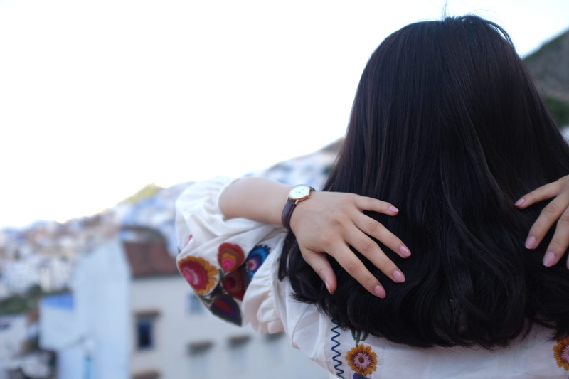 straight hair, girl, black hair, get away, watch, town, hair, away, females, day, time, one person, women, focus on foreground, human hand, casual clothing