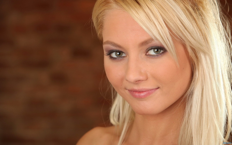 s, headshot, one person, beautiful people, photo, looking at camera, annely, 2K, smiling, beauty, sexy, adult, young adult, human face, hairstyle