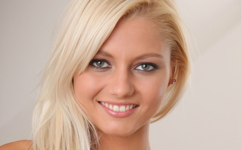 2K, human body part, beautiful people, human hair, human face, studio shot, positive emotion, happiness, hairstyle, beautiful woman, beauty, looking at camera