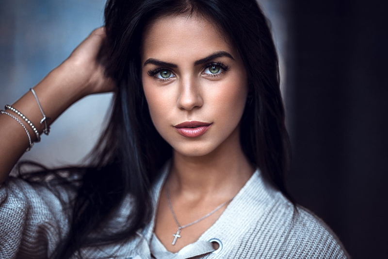 Marlen Alvarez Valderrama, face, adult, looking at camera, make-up, portrait, human face, young adult, long hair, hairstyle, women, one person, beautiful woman