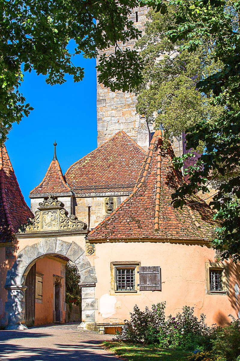 4K, outdoors, middle ages, building, rothenburg of the deaf, day, spirituality, residential district, built structure, town fortifications, history, the past