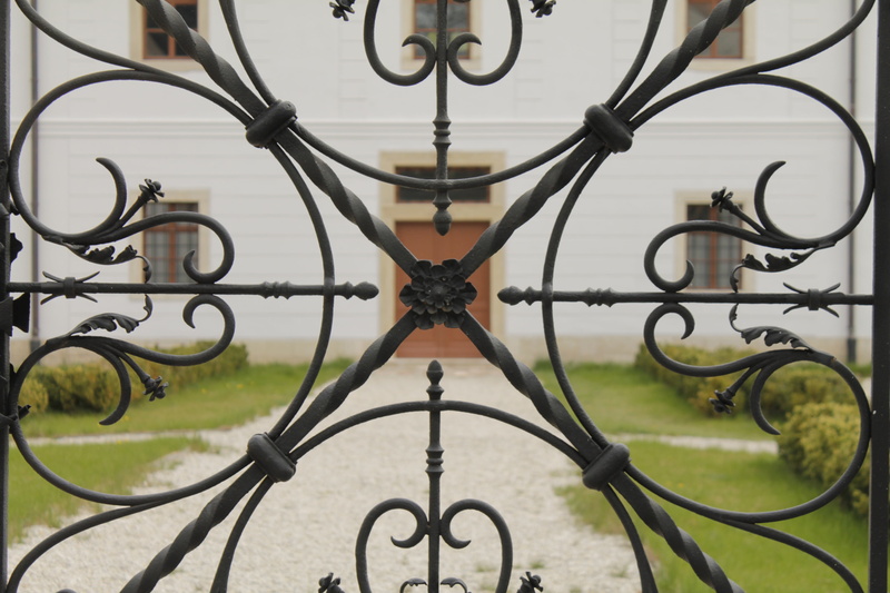 safety, building, wrought iron, shape, built structure, security, focus on foreground, pattern, grid, metal, door, garden, day, fancy, no people, metal grate