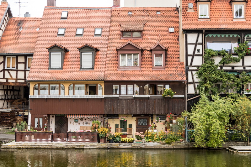 day, outdoors, city, baiern, plant, historically, river, no people, tree, window, middle ages, house, building, historic home, main, luxury, built structure