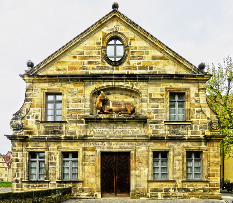 portal, day, downtown, built structure, architecture, building, building exterior, outdoors, entrance, sky, historic building, history, figure, the past