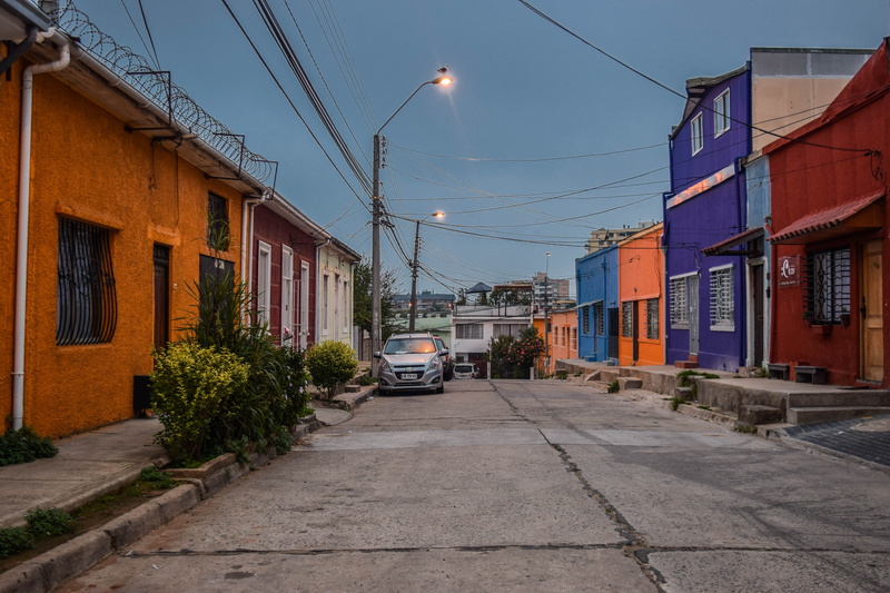 valparaiso, car, transportation, land vehicle, electricity, building exterior, cityscape, street, no people, direction, cable, city, residential district