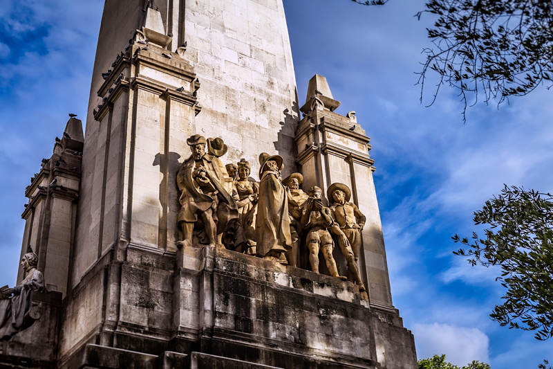 famous, architecture, low angle view, art and craft, cloud - sky, building exterior, history, architectural column, sky, national, memorial, ornate, madrid