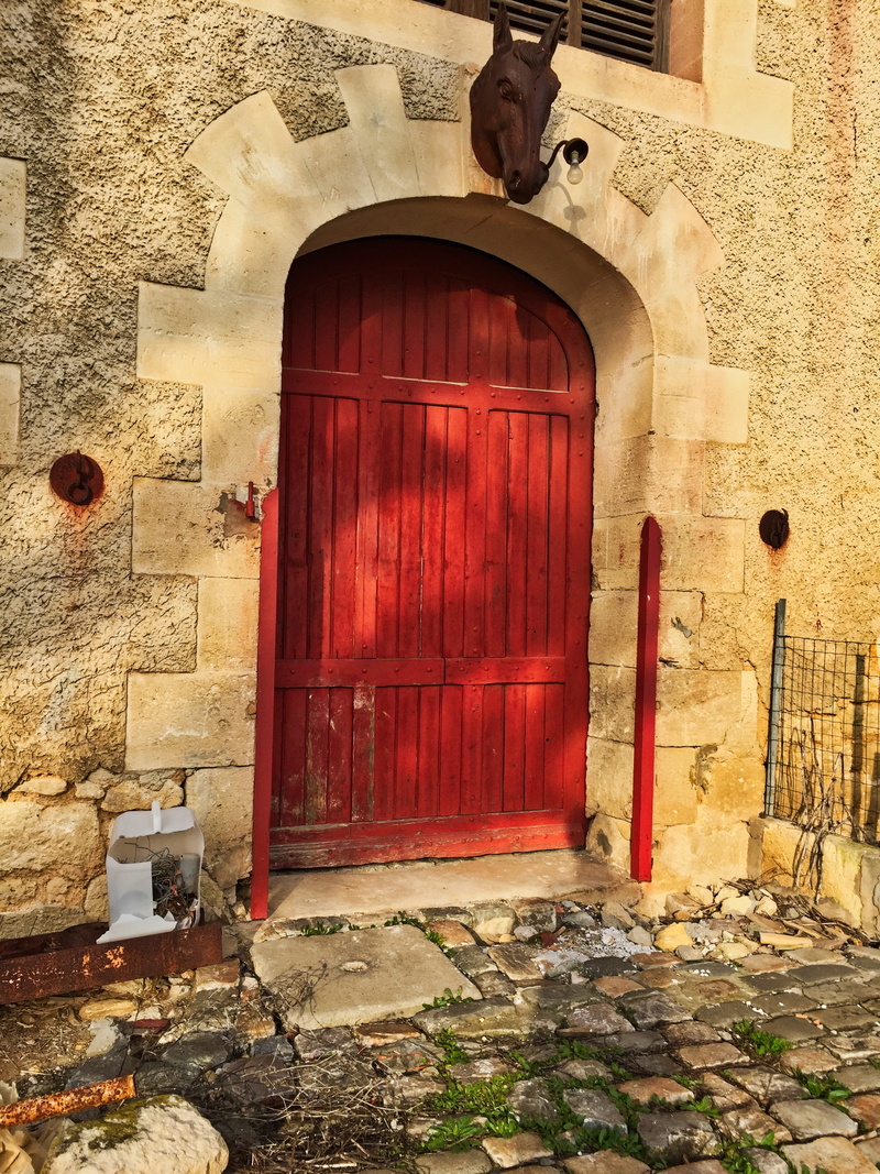 closed, weathered, window, crypt, hole, day, rubble, entrance, built structure, pot, outdoors, 2K, place of worship, wall - building feature, horseshoe