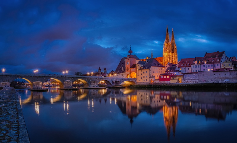 promenade, home, building, The Danube River, Germany, 2K, Danube River, river, bridge, night city, Stone Bridge, Regensburg