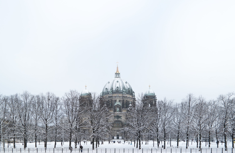 city, berliner dom, architecture, extreme weather, clear sky, sky, outdoors, germany, religion, treelined, building exterior, winter, day, 4K, snowing