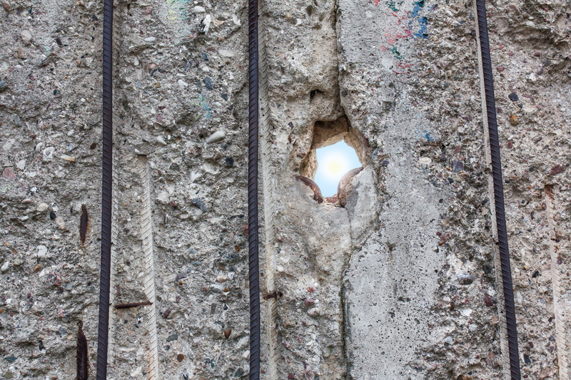 4K, built structure, no people, wall - building feature, protection, outdoors, architecture, old, concrete, damaged, berlin, security, hole, fragment
