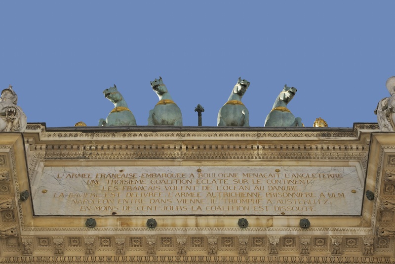 famous, human representation, travel, neoclassical, day, statue, building, the past, outdoors, triumph, city gate, low angle view, clear sky, 2K, no people