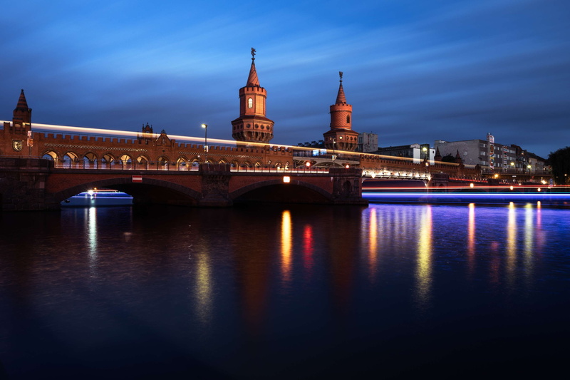 illuminated, bridge - man made structure, connection, outdoors, building exterior, sky, nature, city, reflection, dusk, built structure, architecture, arch bridge