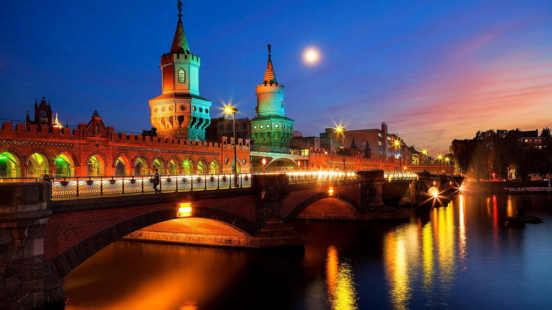 river, moon, city, oberbaum bridge, dusk, built structure, travel, building, connection, illuminated, cityscape, building exterior, 1080P, outdoors, tower