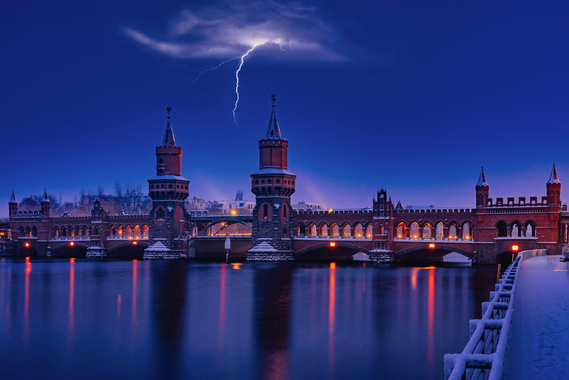 Гнрмания, Germany, night, The Upper Tree Bridge, Река Шпрея, lightning, river, the storm, Berlin, Oberbaum, River Spree, Мост Обербаум, bridge, 8K, promenade
