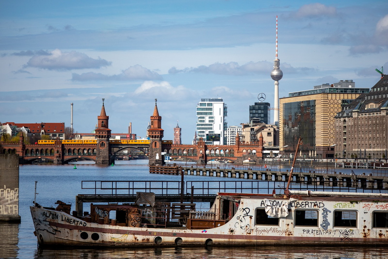 travel destinations, oberbaumbrücke, ship wreck, tall - high, building, cloud - sky, bridge, places of interest, travel, office building exterior, water