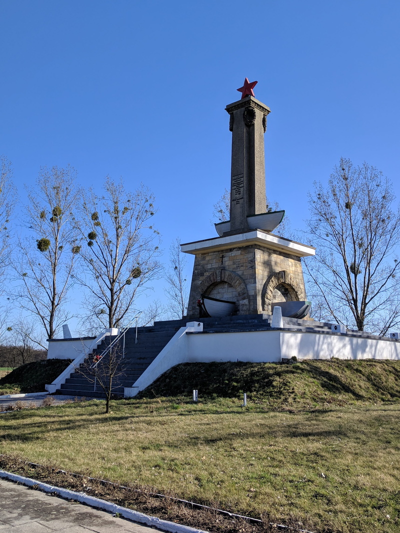 soviet soldiers, bare tree, monument soldiers, radziceki, day, mikolin, the red army, 2K, history, no people, monument in mikolinie, monument, the war