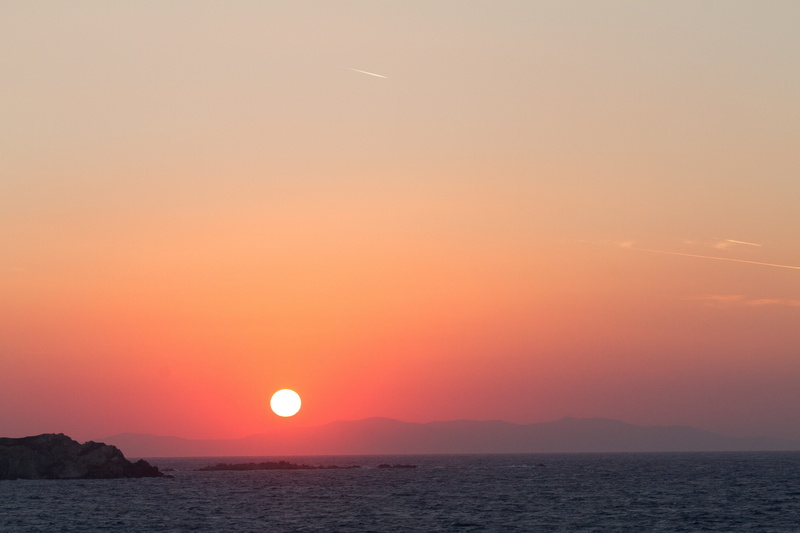 beauty in nature, idyllic, paradise, horizon, orange color, non-urban scene, vacation, sea, no people, nature, 5K, sun, mykonos, outdoors, greece, horizon over water